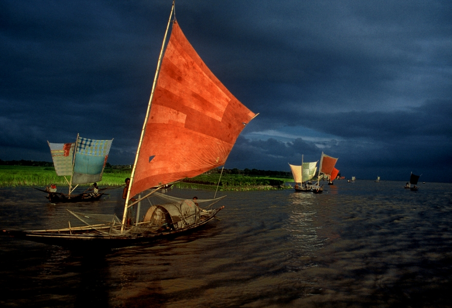 Shahidul Alam (b. 1955, Dhaka, Bangladesh); <em>Sailboat Fishing for Ilish</em>